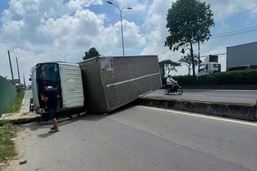 Tai nạn giao thông mới nhất 4/10/2024: người đàn ông bị xe tải cán tử vong