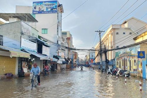Triều cường dâng cao, nhiều nơi ở TP Cần Thơ ngập nặng