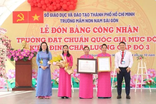 Trường mầm non tự chủ tài chính nhận bằng kiểm định chất lượng giáo dục