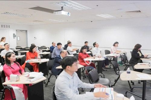 Đoàn cán bộ quản lý ngành Giáo dục Quảng Trị dự hội thảo tại Học viện Quản lý Giáo dục Singapore