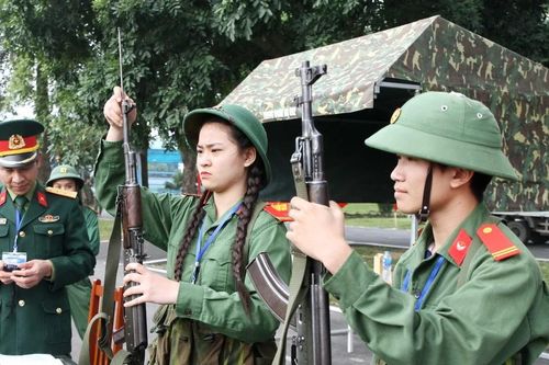 Kết hợp chặt chẽ giáo dục quốc phòng an ninh với giáo dục đạo đức, lối sống