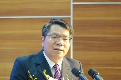 Hiệu trưởng nhắn gửi tinh thần 'Tuổi trẻ - Khát vọng' với tân sinh viên
