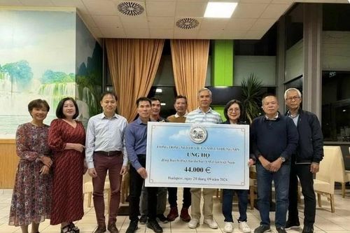 Người Việt tại Hungary quyên góp được gần 1,2 tỷ đồng ủng hộ đồng bào trong nước