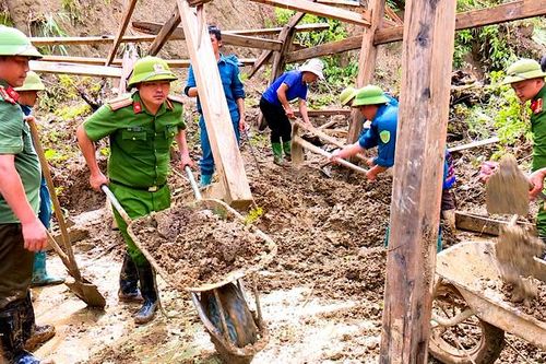 Hoàn thành tái định cư, xây dựng lại cho các hộ dân bị mất nhà do bão, lũ chậm nhất vào 31/12/2024
