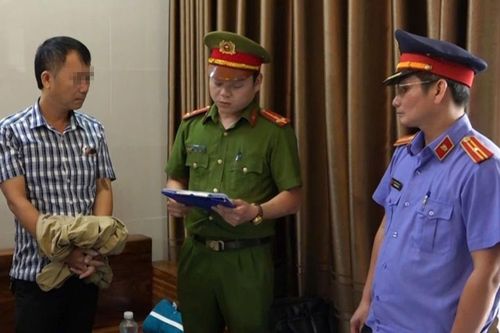 Làm giả hồ sơ, nguyên Chủ tịch và cán bộ địa chính xã bị bắt tạm giam