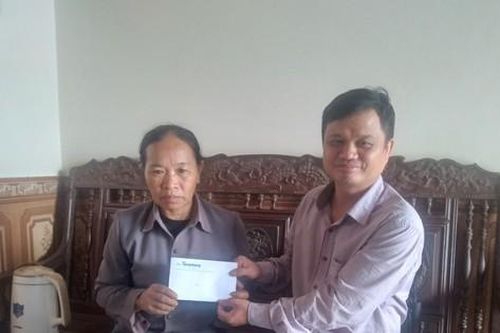 Báo Tiền Phong hỗ trợ gia đình 2 nạn nhân tử vong trong bão lũ ở Bắc Giang