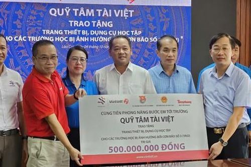 'Cùng Tiền Phong nâng bước em tới trường' trao tặng 500 triệu đồng cho học sinh Lào Cai