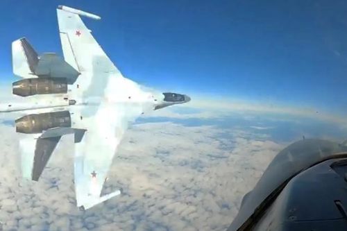 Vì sao Su-35 của Nga liều lĩnh 'tạt đầu' F-16?