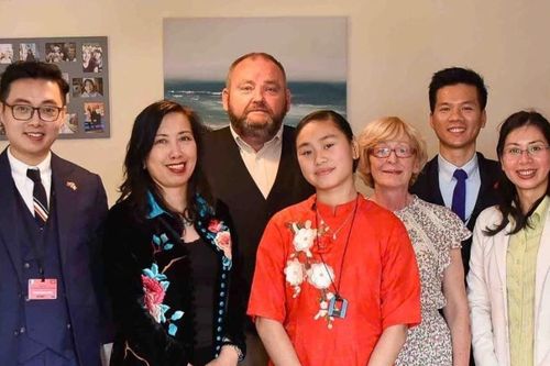 Cuộc sống sau 17 năm của bé gái bị bỏ rơi được gia đình Ireland nhận nuôi