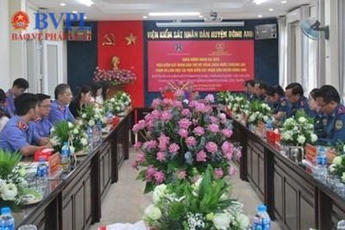 VKSND thủ đô Viêng Chăn đến thăm và làm việc tại VKSND huyện Đông Anh, TP Hà Nội