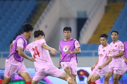 Đối thủ của Đội tuyển Việt Nam có quyết định bất ngờ; Có VAR vẫn thổi sai, trọng tài FIFA vắng mặt ở vòng 4 V.League