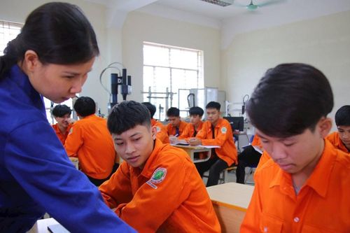 Khó trong dạy học văn hóa hệ 9+ tại trường nghề ở Nghệ An