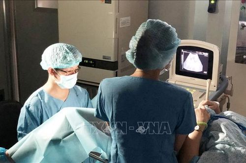 Trao hy vọng cho 100 cặp vợ chồng hiếm muộn, khó khăn