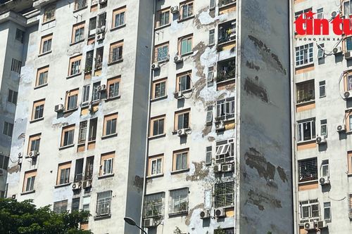 Nhà tái định cư xuống cấp trầm trọng sau mưa bão