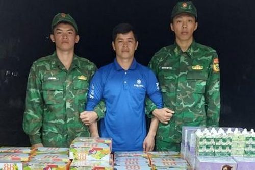 Bắt giữ đối tượng chở hàng lậu từ nước ngoài về Việt Nam tiêu thụ