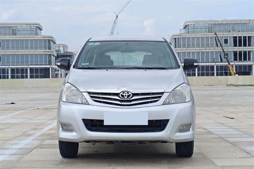 Toyota Innova lăn bánh 16 năm lên sàn xe cũ với giá rẻ hơn xe hạng A