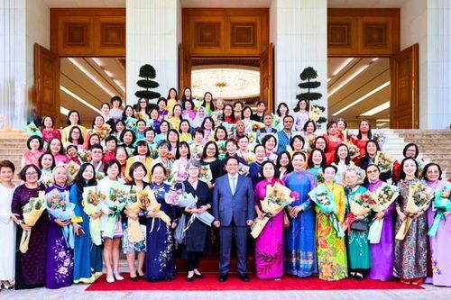 Thủ tướng gặp các nhà khoa học và kỹ sư nữ khu vực châu Á-Thái Bình Dương