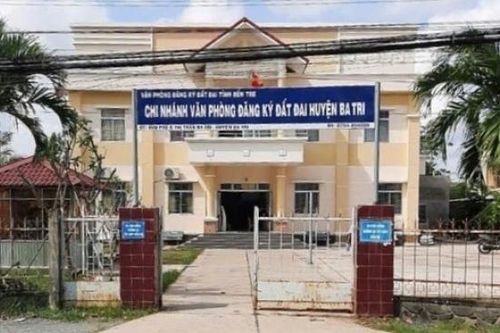 Bến Tre: Gây thiệt hại tài sản nhà nước, 2 cán bộ Văn phòng Đăng ký đất đai bị bắt