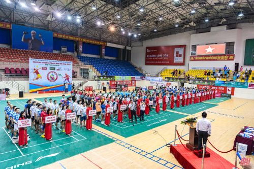 Livestream toàn bộ 5 sân thi đấu tại giải cầu lông Báo Thanh Hóa mở rộng năm 2024