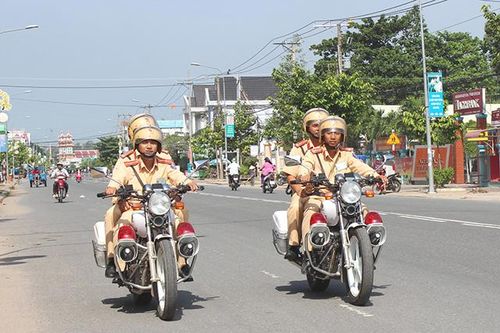 Nêu cao trách nhiệm của lực lượng vũ trang trong chấp hành pháp luật về trật tự, an toàn giao thông
