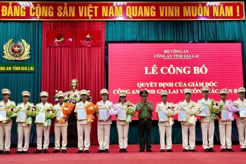 Công bố các quyết định của Giám đốc Công an tỉnh Gia Lai về công tác cán bộ