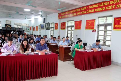 Bí thư Tỉnh ủy Giàng Páo Mỷ tiếp xúc cử tri tại xã Nùng Nàng