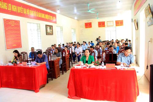 Bí thư Tỉnh ủy Giàng Páo Mỷ tiếp xúc cử tri xã Bản Giang