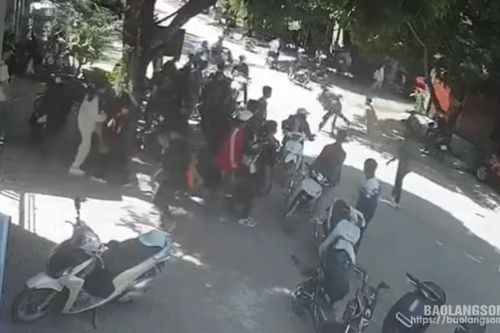 Văn Quan: Hai nhóm học sinh xô xát, 1 người bị chém đứt gân tay