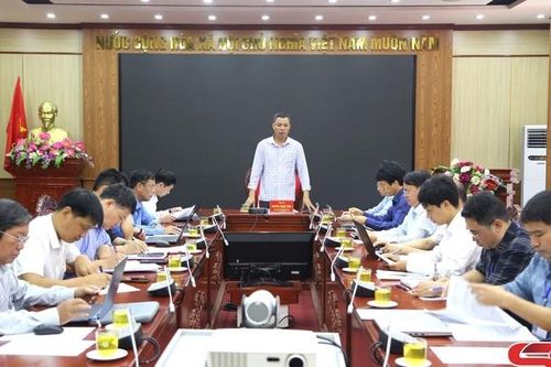 Đồng chí Phó Chủ tịch UBND tỉnh kiểm tra sạt lở đất tại huyện Sốp Cộp