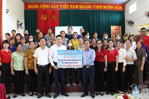 Hỗ trợ hội viên phụ nữ bị ảnh hưởng bởi mưa lũ