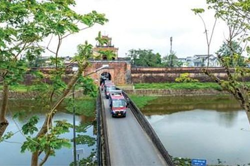 Du lịch Huế: Đừng để đi sớm, về muộn - Kỳ 3: Để khẳng định vị thế