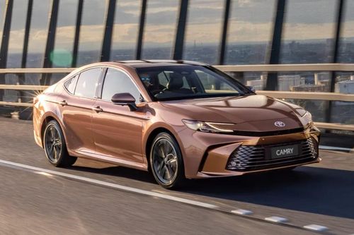 Toyota Camry hoàn toàn mới ra mắt tại Thái Lan, sắp cập bến Việt Nam