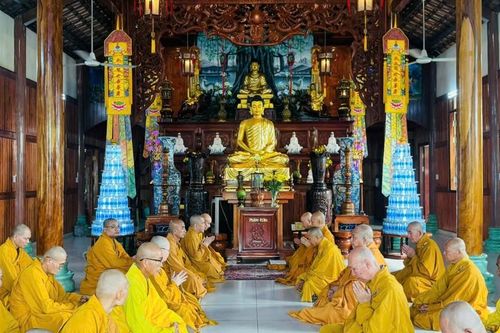 Lễ Bố-tát tụng giới của chư Tăng, Ni H.Bình Chánh tại chùa Từ Vân và Liên Hoa