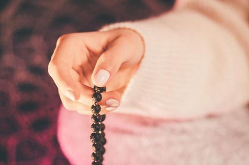 Phật tử tại gia thọ giới Bồ-tát có phải trường trai và tuyệt dục?