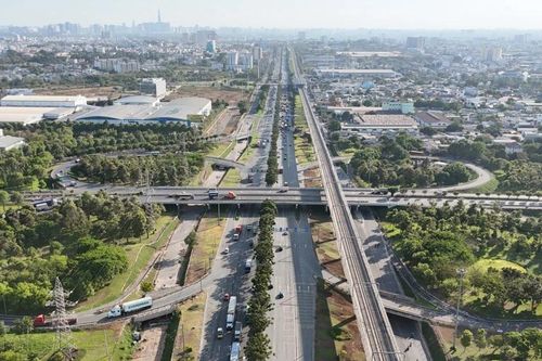 Xem xét phương án xây dựng đường trên cao giảm áp lực giao thông cho TP. Hồ Chí Minh