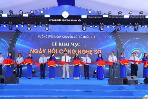 Tiếp cận giải pháp thông minh thúc đẩy chuyển đổi số