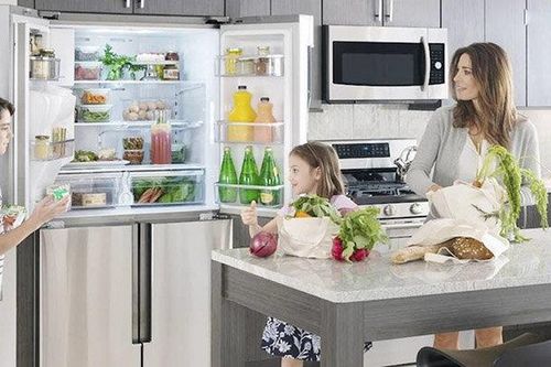 Đặt tủ lạnh trong nhà bếp hay phòng khách?