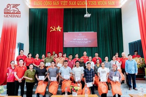 Generali Việt Nam tặng gần 900 triệu đồng để hỗ trợ các gia đình bị ảnh hưởng bởi bão Yagi