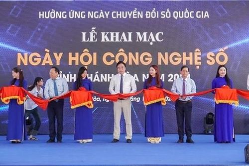 Người dân Khánh Hòa hào hứng trải nghiệm công nghệ số