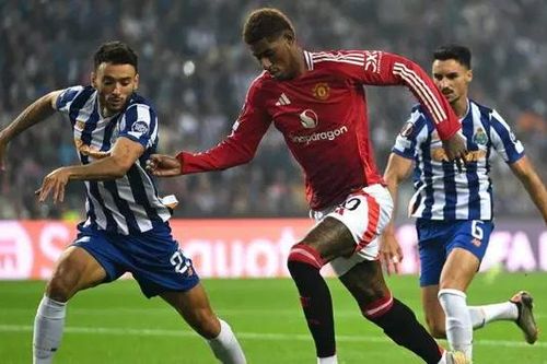 Manchester United chia điểm trên sân Porto