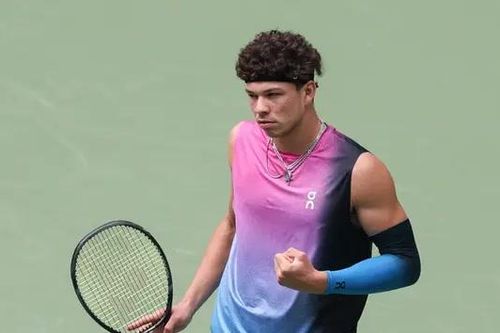 Ben Shelton hạ Denis Shapovalov tại vòng 2 giải Thượng Hải Masters
