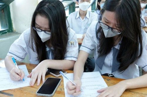Sở GD&ĐT TP.HCM nói gì về đề xuất cấm học sinh dùng điện thoại trong trường?
