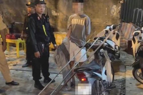 Hà Nội: Tạm giữ đối tượng mang nhiều hung khí tham gia giao thông