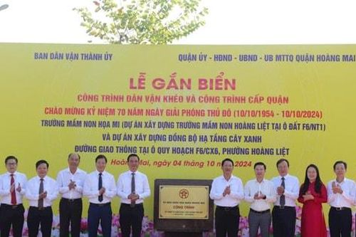 Gắn biển công trình 'Dân vận khéo' tại phường Hoàng Liệt, quận Hoàng Mai