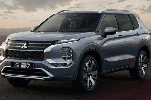 Xe gầm cao Mitsubishi Outlander 2025 giá chỉ gần 700 triệu đồng, cùng Mazda CX-5, Honda CR-V so kè doanh số ra mắt tại Châu Âu có gì đặc biệt?