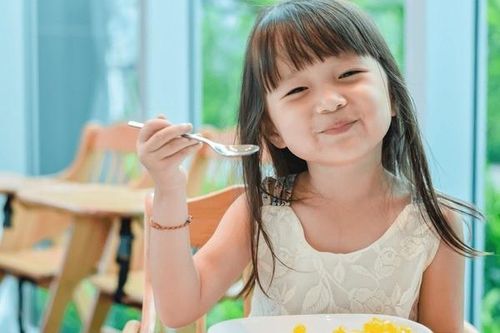 Trẻ biếng ăn kéo dài – phải làm sao?