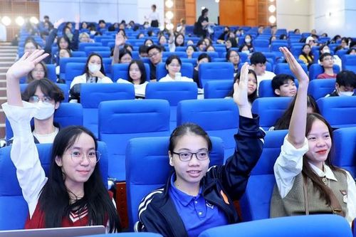 Chuyên gia ngành Tài chính cảnh báo tín dụng đen len lỏi vào đời sống sinh viên