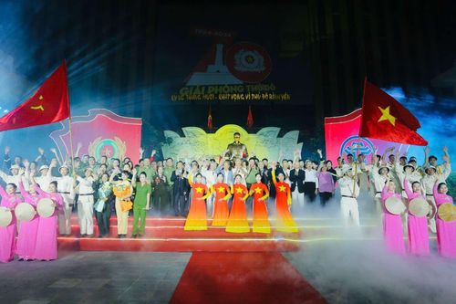 Chương trình nghệ thuật đặc biệt 'Ký ức tháng Mười - Khát vọng vì Thủ đô bình yên': Dấu ấn xúc động trong hành trình viết tiếp lịch sử của lực lượng Công an Hà Nội