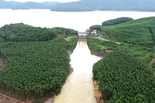 'Lên dây cót' ứng phó với mưa lũ hạ du hồ Kẻ Gỗ