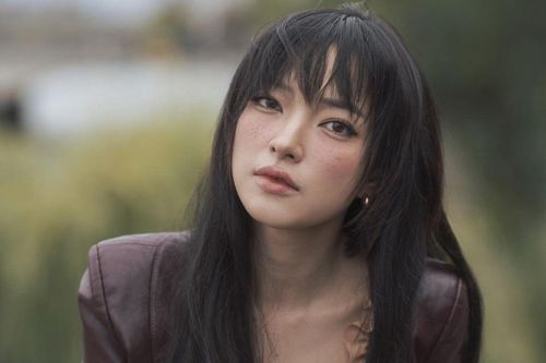 Bạn gái Binz ghi điểm ở tuần lễ thời trang